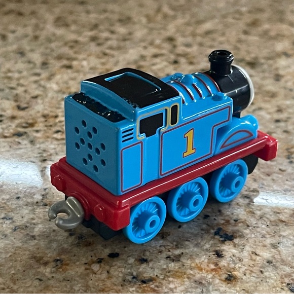 Thomas & Friends Take-n-Play Talking Thomas Train, Talks / lights up - Picture 3 of 7